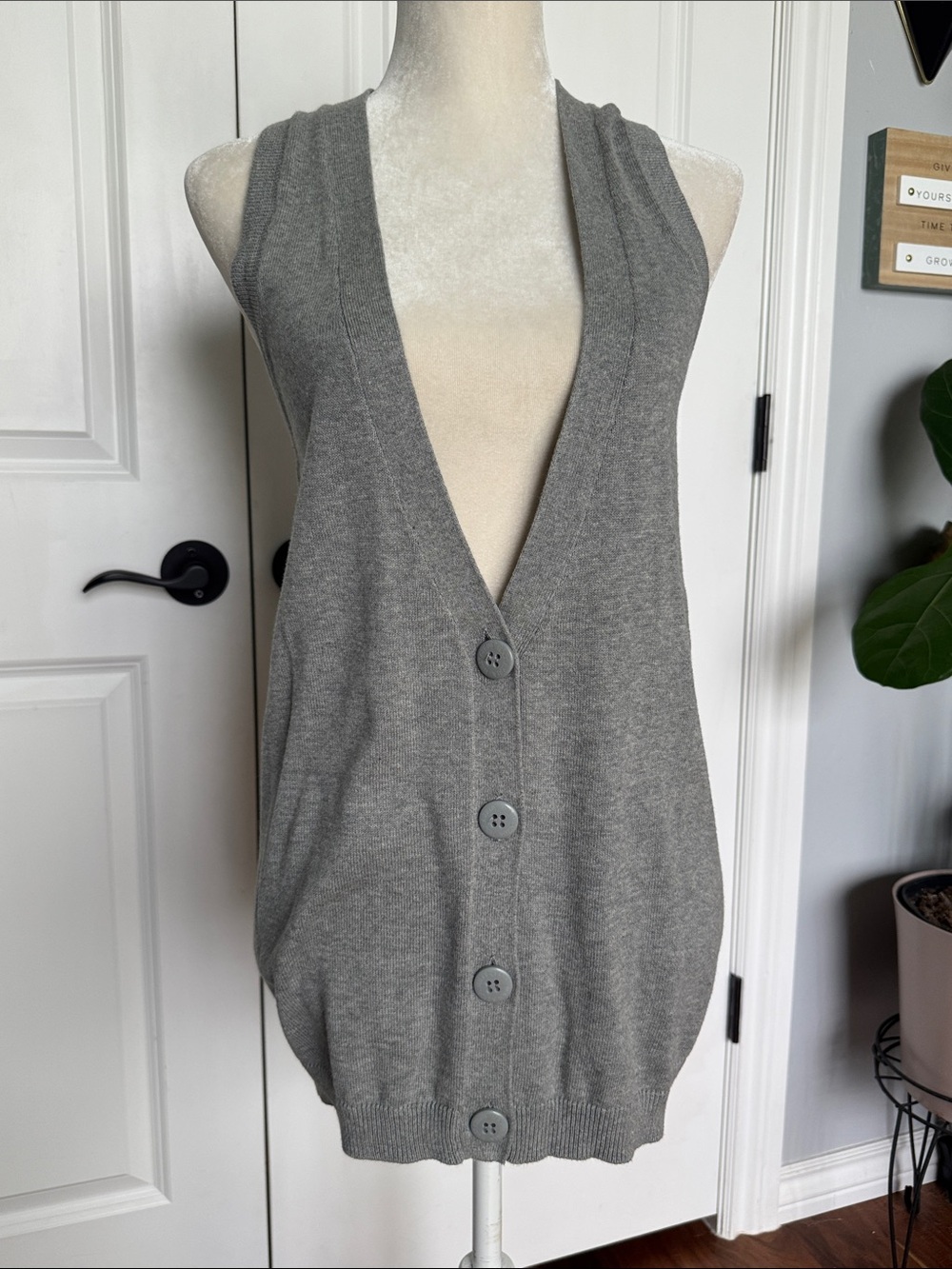 Miley Cyrus & Max Azria Gray Sleeveless Button-Front Knit Vest Size XL NWT